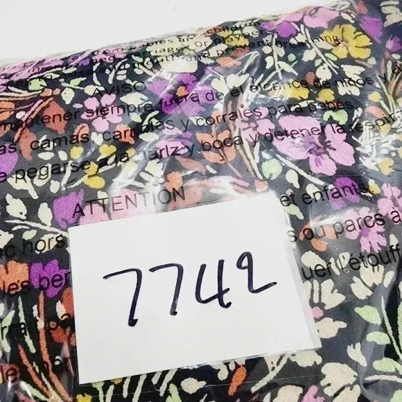 Democracy V neck Floral Ruffle Sleeve blouse 3X - Picture 7 of 7